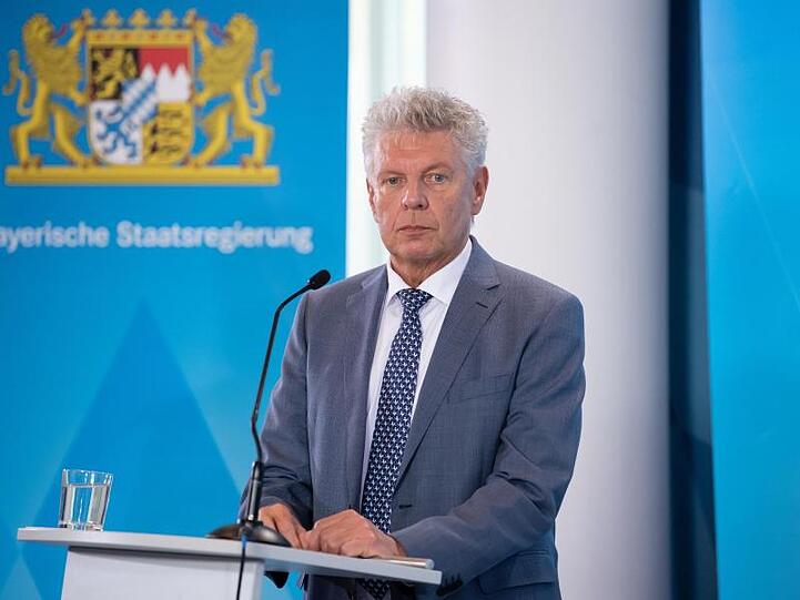 Dieter Reiter (SPD), Oberbürgermeister von München, nimmt an einer Pressekonferenz teil. Foto: Sven Hoppe/dpa-pool/dpa