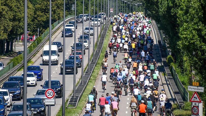 Eine Radldemo auf dem Mittleren Ring im Jahr 2019. Eine Radldemo auf dem Mittleren Ring im Jahr 2019.
