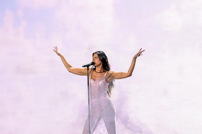 Dua Lipa landete 2015 und 2016 erstmals in den Charts. Seither geht die Karriere der 30-J&auml;hrigen immer weiter bergauf.