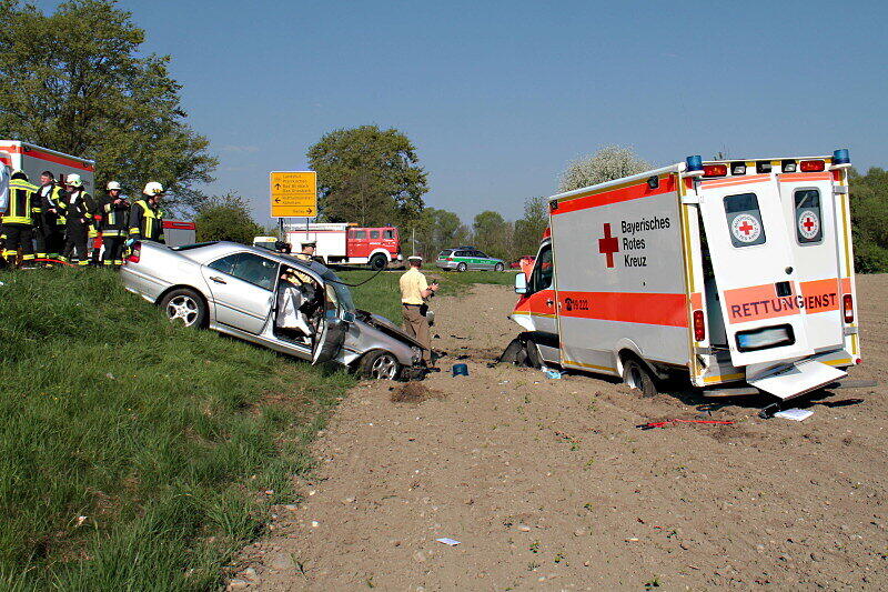 Frontalzusammenstoß: Ein 81-Jähriger starb noch an der Unfallstelle.