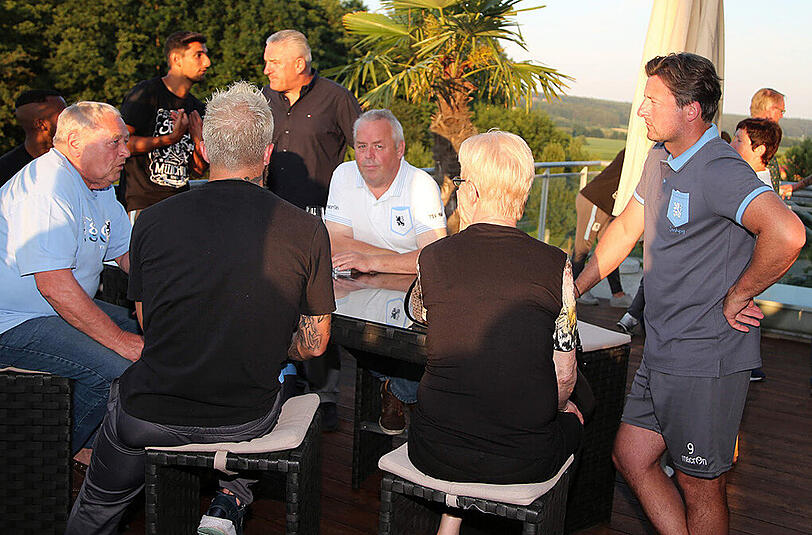 Angenehme, entspannte Atmosphäre beim 1860-Fanabend im Trainingslager in Bad Waltersdorf.