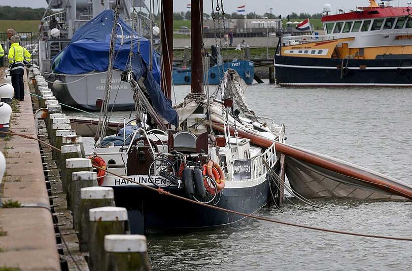 Nach dem Unglück: Das Segelschiff "Amicitia" liegt im Hafen von Harlingen.