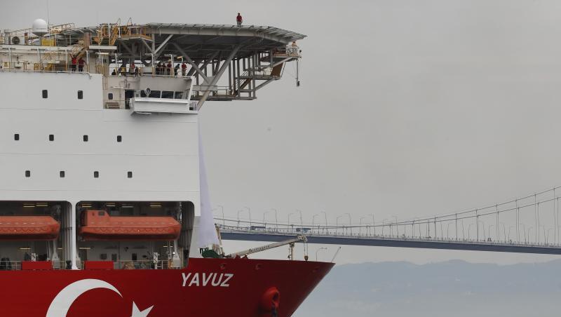 Begleitet von einem Schiff der türkischen Marine, macht sich das Bohrschiff "Yavuz" auf den Weg vor die Küste Zyperns. Begleitet von einem Schiff der türkischen Marine, macht sich das Bohrschiff "Yavuz" auf den Weg vor die Küste Zyperns.