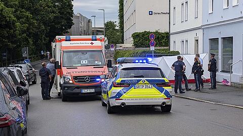 Ein Auto ist in Passau in eine Menschengruppe gefahren.