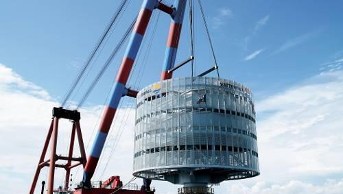 Siemens-Know-How für 60 000 schwedische Haushalte: Umspannwerk der Offshore-Windanlage "Lillgrund" im Öresund. Siemens-Know-How für 60 000 schwedische Haushalte: Umspannwerk der Offshore-Windanlage "Lillgrund" im Öresund.
