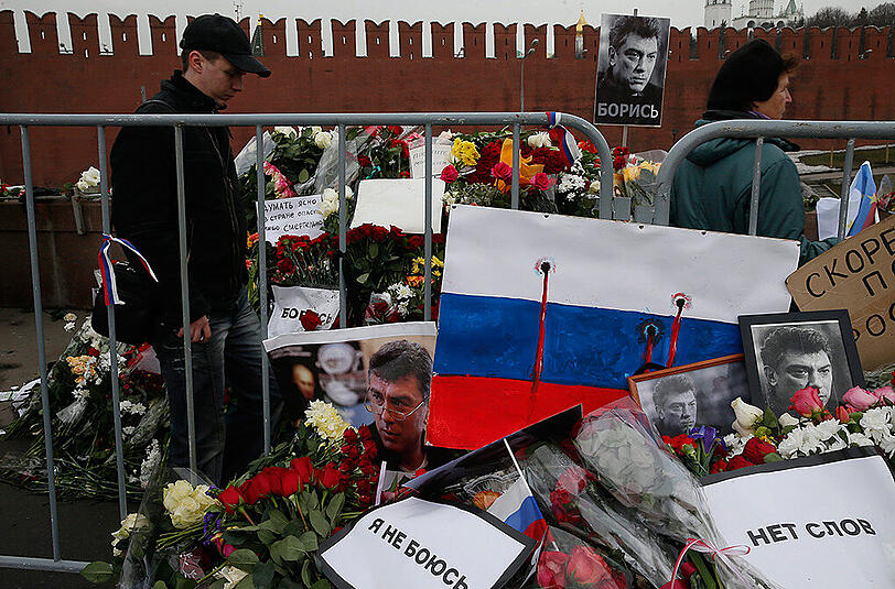 Blumen am Tatort. Boris Nemzow wird am Dienstag in Moskau beigesetzt.