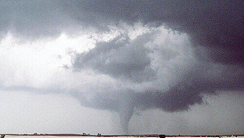 Immer wieder wüten heftige Tornados über den USA Immer wieder wüten heftige Tornados über den USA