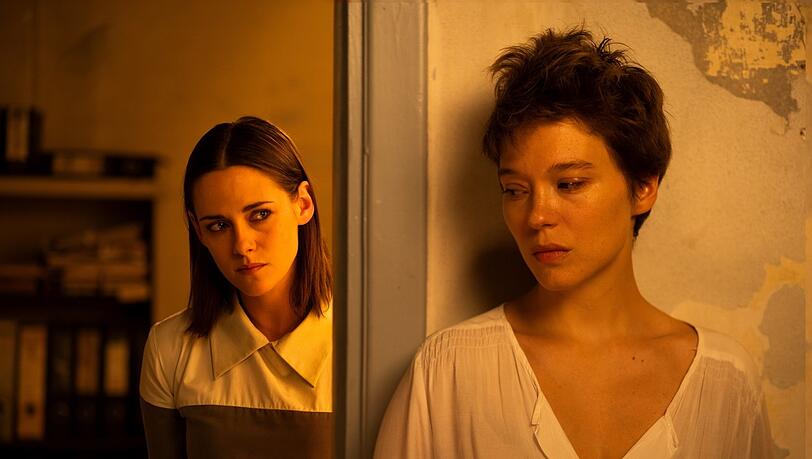 Timlin (Kristen Stewart, links) und Caprice (Léa Seydoux).