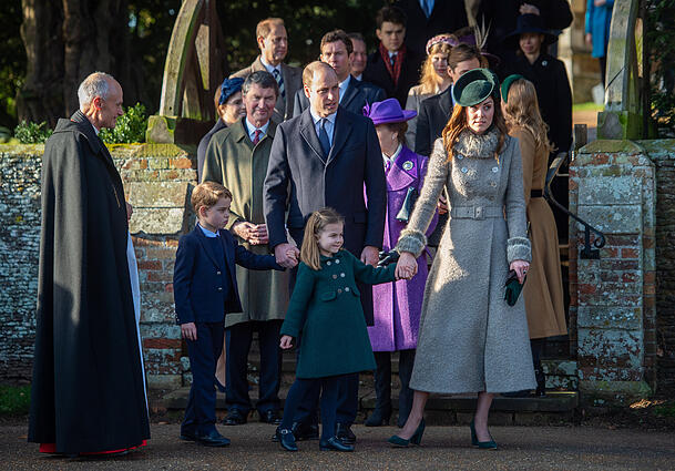 Zu dick eingepackt: Prinzessin Kate schwitzte in diesem dicken Woll-Mantel Zu dick eingepackt: Prinzessin Kate schwitzte in diesem dicken Woll-Mantel