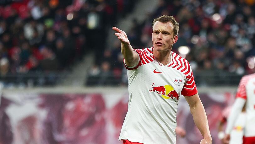 Leipzigs Spieler Lukas Klostermann gestikuliert.