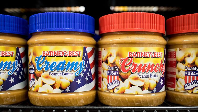 Auf die Einfuhr von US-Produkten wie Erdnussbutter sollen wieder Zusatzzölle fällig werden. (Archivbild)