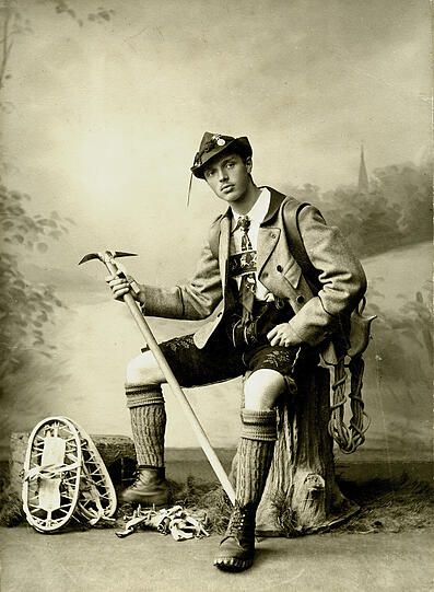 Der begeisterte Bergsteiger August Schuster gründete das Sporthaus und die Marke &bdquo;ASMÜ&ldquo;.