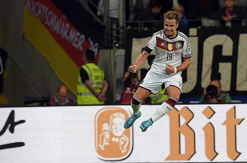 Die DFB-Elf gewinnt das wichtige EM-Qualispiel gegen Polen mit 3:1 und ist jetzt ganz nah dran an der Europameisterschafts-Teilnahme. Die Bilder.