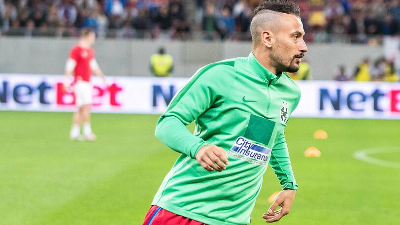 Der Spielmacher darf Anfang 2016 nach Rumänien zu Steaua Bukarest wechseln - es wird ein Intermezzo. Gebhart macht insgesamt nur sieben Spiele, fällt nicht auf dem Platz, dafür daneben auf. "Ich glaube nicht, dass er noch Fußball spielen kann. Mich kannst du nicht hereinlegen, wenn ich sehe, dass du dich kaum bewegen kannst", poltert Vereinsboss George Becali im TV-Sender "Digi Sport". Die Boulevardseite "cancan" berichtet indes von einer Disco-Tour bis früh morgens.