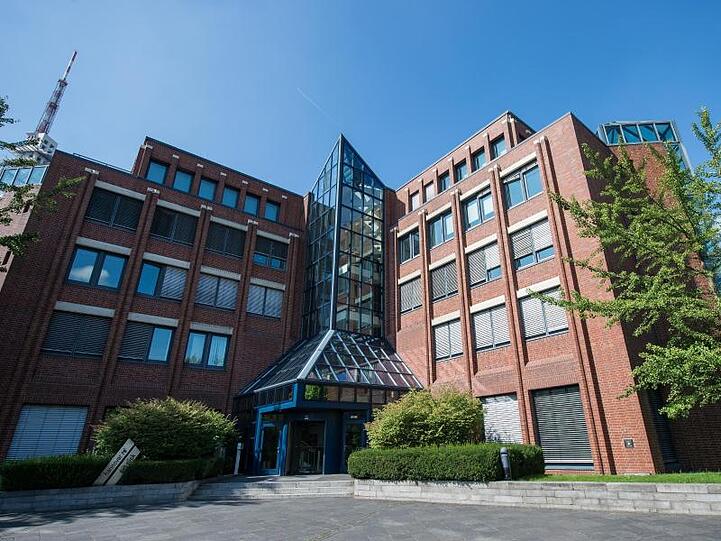 Der Hauptsitz des Rückversicherers Hannover Rück. Laut Einschätzung des größten deutschen Kfz-Rückversicherers profitieren vor allem Neukunden vom Preiskampf der deutschen Kfz-Versicherungen.