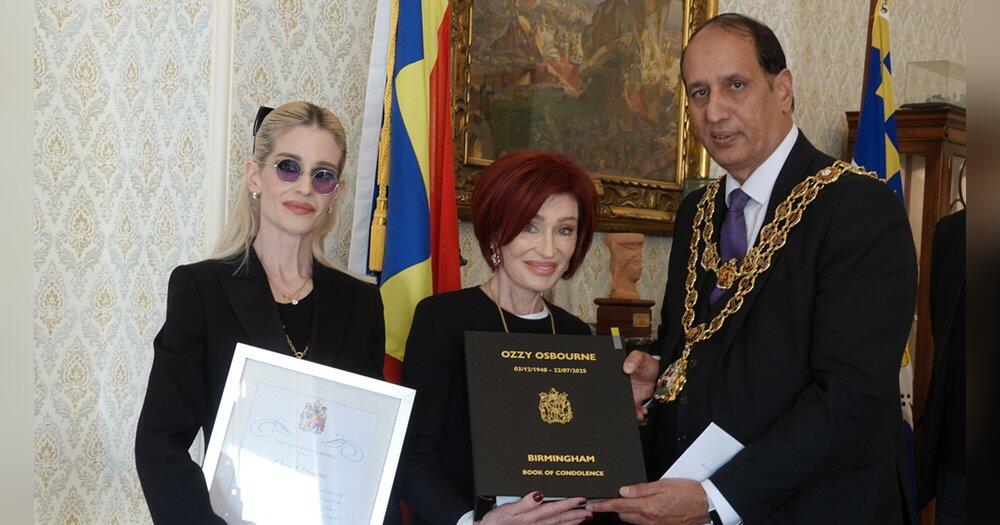 Ozzy-Osbourne-Familie-nimmt-unter-Tr-nen-Ehrenpreis-entgegen
