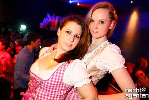 Hasis liegen diese Saison scheint's im Trend - zumindest auch im Jack Rabbit, wo das Motto "Honey Bunny" lautete. Mehr Bilder unter: www.nachtagenten.de