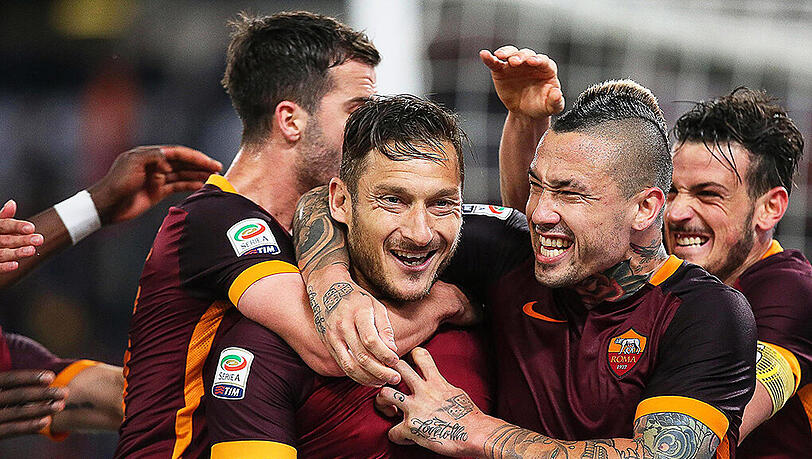 Mit einem Doppelpack innerhalb von drei Minuten beim 3:2 gegen den FC Turin hat Romas Klub-Idol Francesco Totti es noch einmal allen Kritikern gezeigt. Mit einem Doppelpack innerhalb von drei Minuten beim 3:2 gegen den FC Turin hat Romas Klub-Idol Francesco Totti es noch einmal allen Kritikern gezeigt.