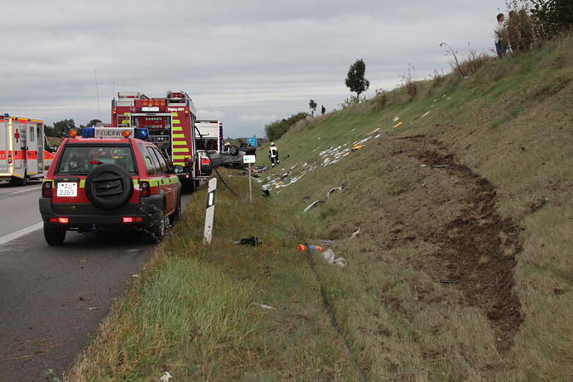 Bei einem Unfall auf der A94 wurden vier Personen verletzt.