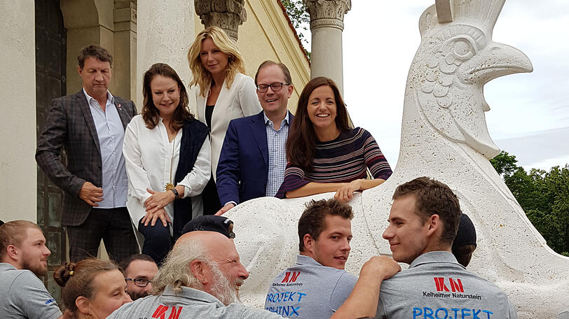Beim Team und der Politik: Stolz und Begeisterung über die neue Sphinx.