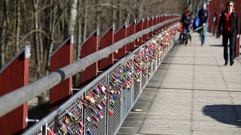 20 Meter vor der Thalkirchner Brücke erfolgte der Angriff - die drei Männer waren klar in der Unterzahl. (Archivbild)