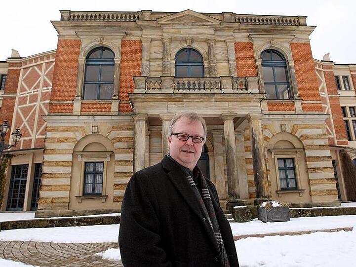 Peter Emmerich, Sprecher der Bayreuther Festspiele, ist im Alter von 61 Jahren gestorben.