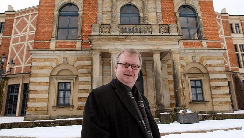 Peter Emmerich, Sprecher der Bayreuther Festspiele, ist im Alter von 61 Jahren gestorben. Peter Emmerich, Sprecher der Bayreuther Festspiele, ist im Alter von 61 Jahren gestorben.