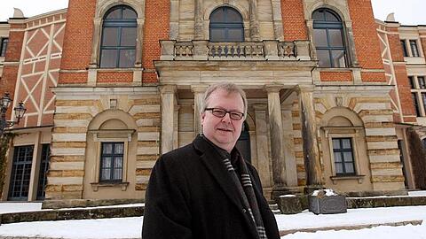 Peter Emmerich, Sprecher der Bayreuther Festspiele, ist im Alter von 61 Jahren gestorben.