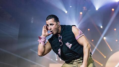 Andreas Gabalier soll den Karl-Valentin-Orden erhalten. Widerspruch regt sich.