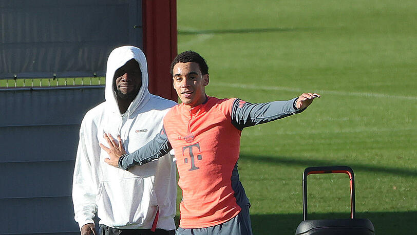 Gut gelaunt beim Reha-Training: Jamal Musiala (r.) und Kumpel Alphonso Davies.