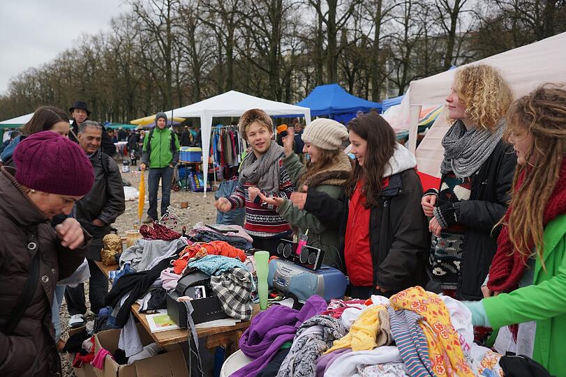 Flohmarkt auf der Theresienwiese: Die Bilder vom Riesenflohmarkt! - Ludwigsvorstadt - Abendzeitung München