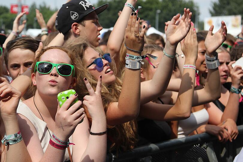 Begeisterung über die Musik: Besucher des OBEN OHNE-Festivals.