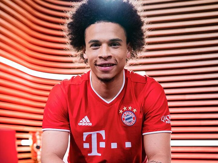 Leroy Sané hat seine erste Trainingseinheit beim FC Bayern absolviert.