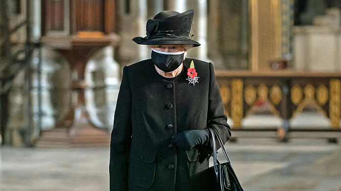 Königin Elizabeth II. nimmt an einer Zeremonie zum Jahrestag der Beerdigung des unbekannten Soldaten im Westminster Abbey teil.
