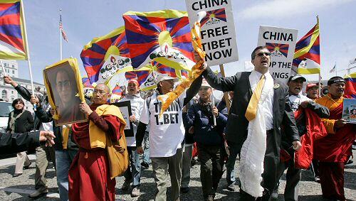 Tausende Tibet-Unterstützer liefen duch San Francisco Tausende Tibet-Unterstützer liefen duch San Francisco
