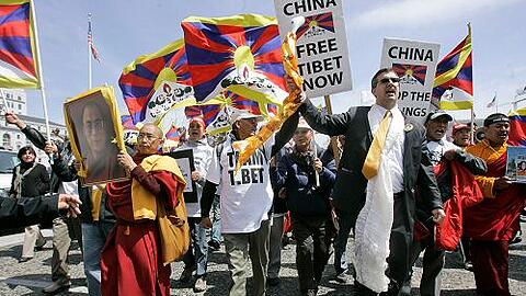 Tausende Tibet-Unterstützer liefen duch San Francisco