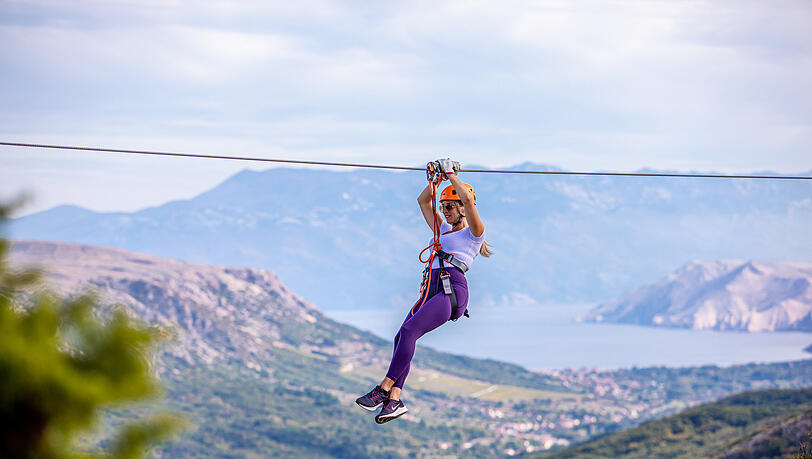 Für jene, welche den aktiven Urlaub lieben, stehen verschiedene Sportarten zur Verfügung. Für jene, welche den aktiven Urlaub lieben, stehen verschiedene Sportarten zur Verfügung.