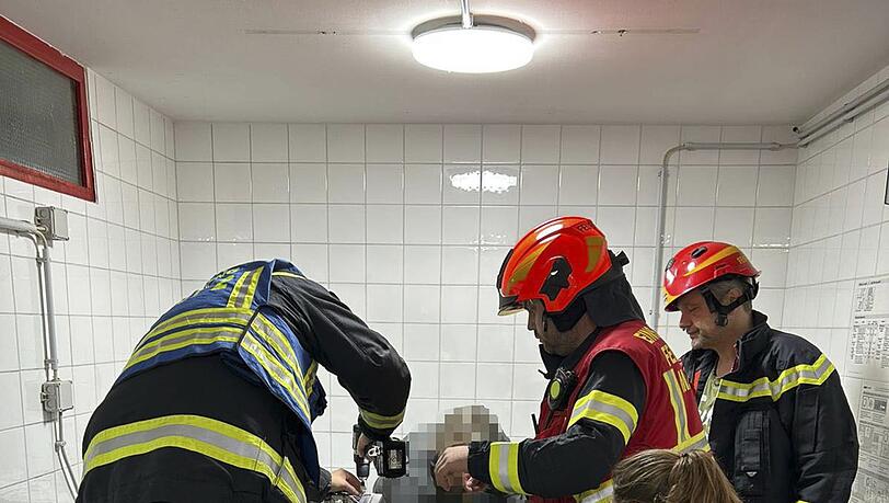 Das Kind wurde mit Hilfe einer hydraulischen Schere befreit.