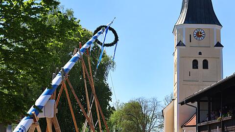 Im vergangenen Jahr bekam Taufkirchen bei M&uuml;nchen einen neuen Maibaum. (Archivbild)