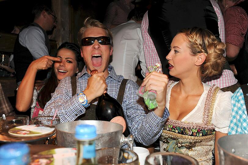 Oliver Pocher hat eine gute Zeit auf der Wiesn.