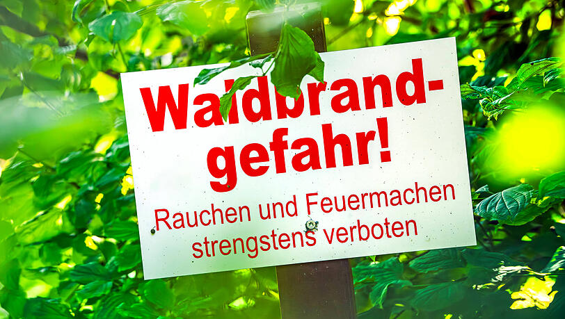 Solche Schilder warnen normalerweise vor Waldbrandgefahr. Derzeit muss man in und um München vorsichtig sein, um nicht ausversehen ein Feuer zu legen.