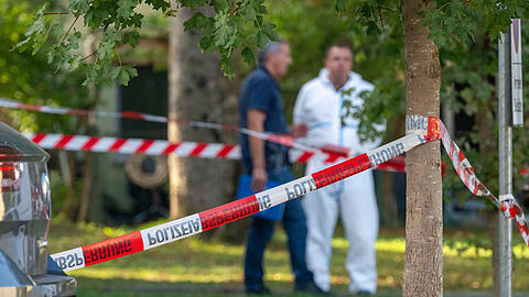 Die Spurensicherungsma&szlig;nahmen der Kriminalpolizei Weilheim mit Unterst&uuml;tzung des Bayerischen Landeskriminalamts sowie der Rechtsmedizin dauern an.