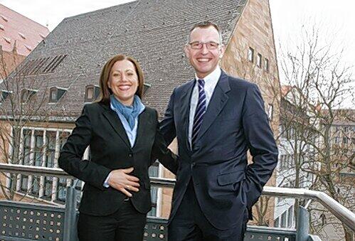 Sie haben derzeit nur gute Wirtschafts-Nachrichten zu verkünden: IHK-Präsident Dirk von Vopelius und IHK-Volkswirtin Maike Müller-Klier.