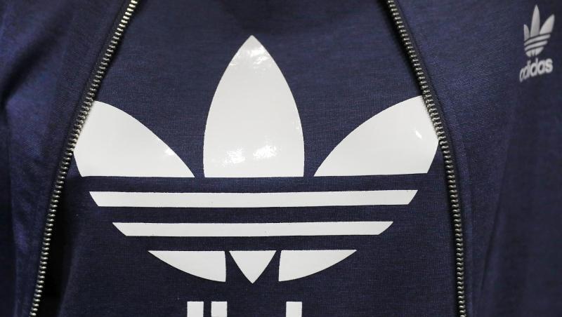 Kleidungsstücke des Sportartikelherstellers Adidas. Foto: Daniel Karmann/dpa/Symbolbild Kleidungsstücke des Sportartikelherstellers Adidas. Foto: Daniel Karmann/dpa/Symbolbild