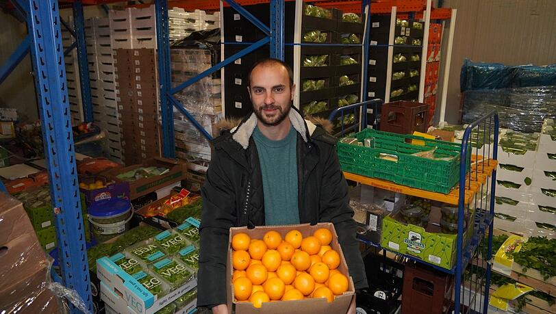 Francesco Fragiacomo verkauft Obst und Gemüse - Orangen gerade kaum. Die gingen gut an Hotel-Buffets, die es gerade nicht gibt.