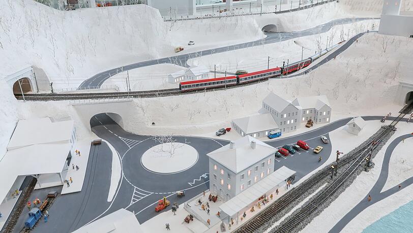 Die neue Eisenbahnausstellung - ganz in weiß. Die neue Eisenbahnausstellung - ganz in weiß.