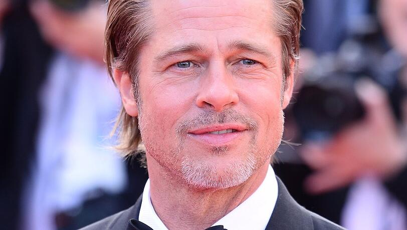Brad Pitt soll sich einem älteren Nachbarn gegenüber überaus großzügig gezeigt haben.