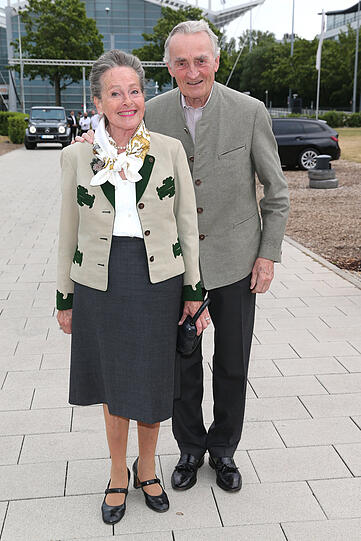 Fröhlich dabei: Elisabeth Herzogin und Max Herzog in Bayern.