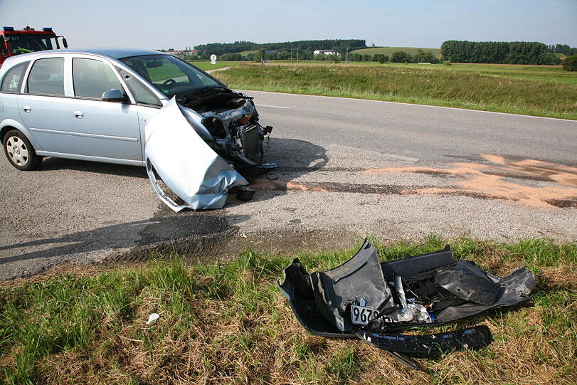 Bei der Einfahrt auf die Istentalstraße übersieht eine Autofahrerin einen Lkw und rammt ihn. Verletzt wird glücklicherweise niemand.