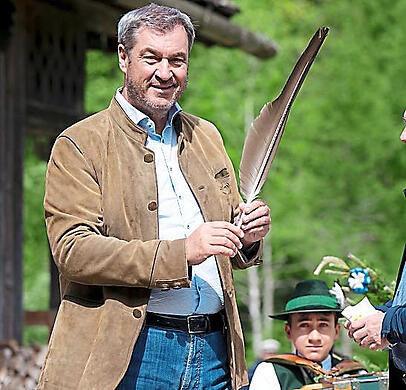 Markus Söder mit der Feder. Markus Söder mit der Feder.